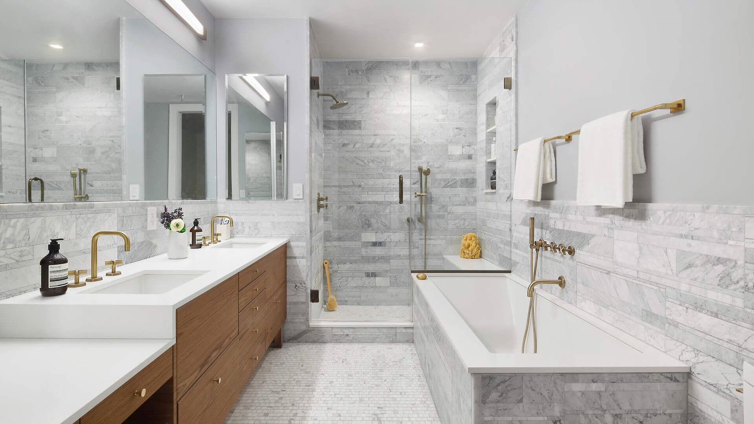 Carrara Marble Bathroom 12,429 Modern Marble Shower Stock Photos