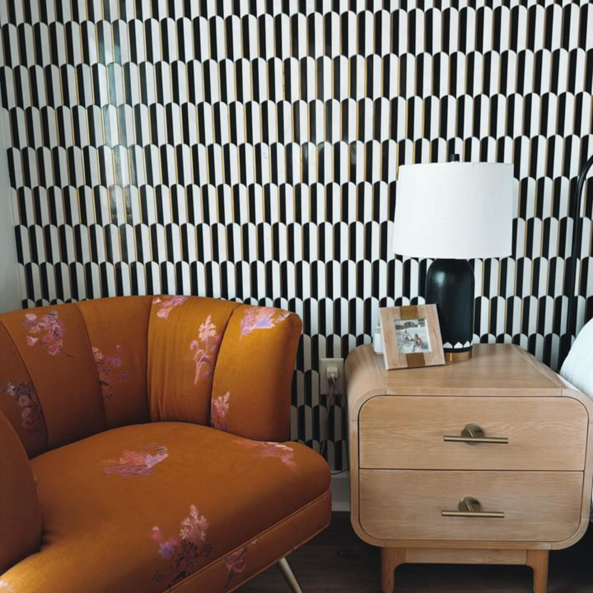 Tenedos HTCRC 10x11 Oval Nero Marquina & Thassos Mosaic Tile – Black & White Marble with Gold Inlay, Floor & Wall