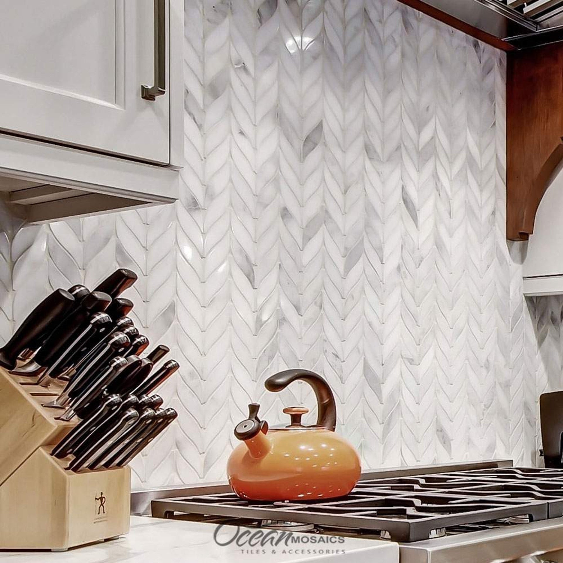 Calacatta Gold Italian Marble Leaf Shape Mosaic Tile Polished (Glossy)