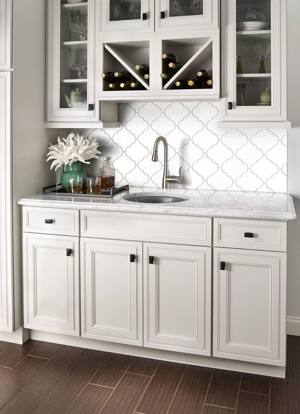 MSI Whisper White Arabesque 10-1/2 in. x 15-1/2 in. x 8mm Glazed Ceramic Mesh-Mounted Mosaic Wall Tile